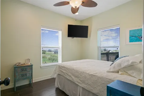 1086 Pennington Street Gilchrist TX 77617