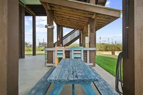 1086 Pennington Street Gilchrist TX 77617