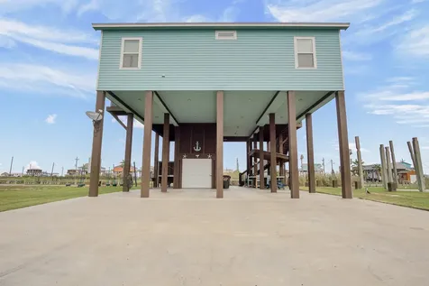 1086 Pennington Street Gilchrist TX 77617