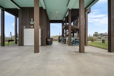 1086 Pennington Street Gilchrist TX 77617