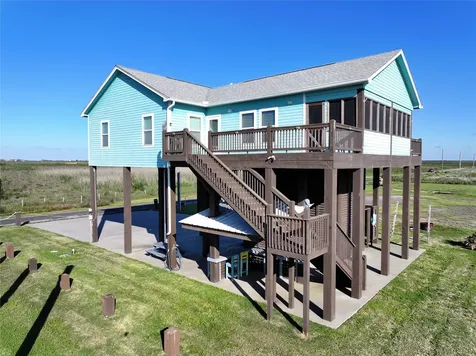 1086 Pennington Street Gilchrist TX 77617