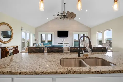 1086 Pennington Street Gilchrist TX 77617