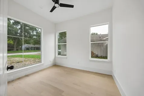 4817 Kingfisher Drive Houston TX 77035