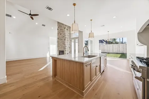 4817 Kingfisher Drive Houston TX 77035