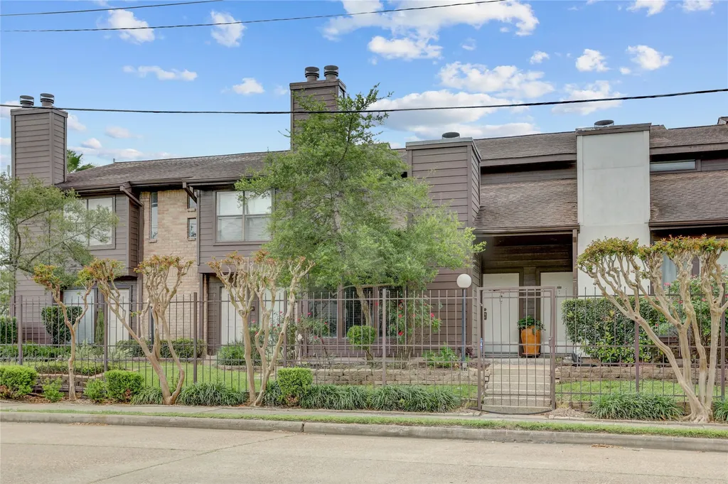 8020 Braesmain Drive 1806 Houston TX 77025