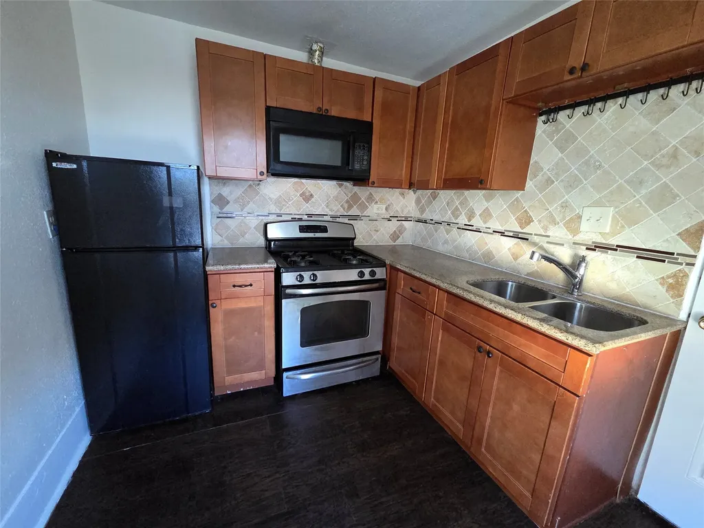 302 71st Street 2 Houston TX 77011