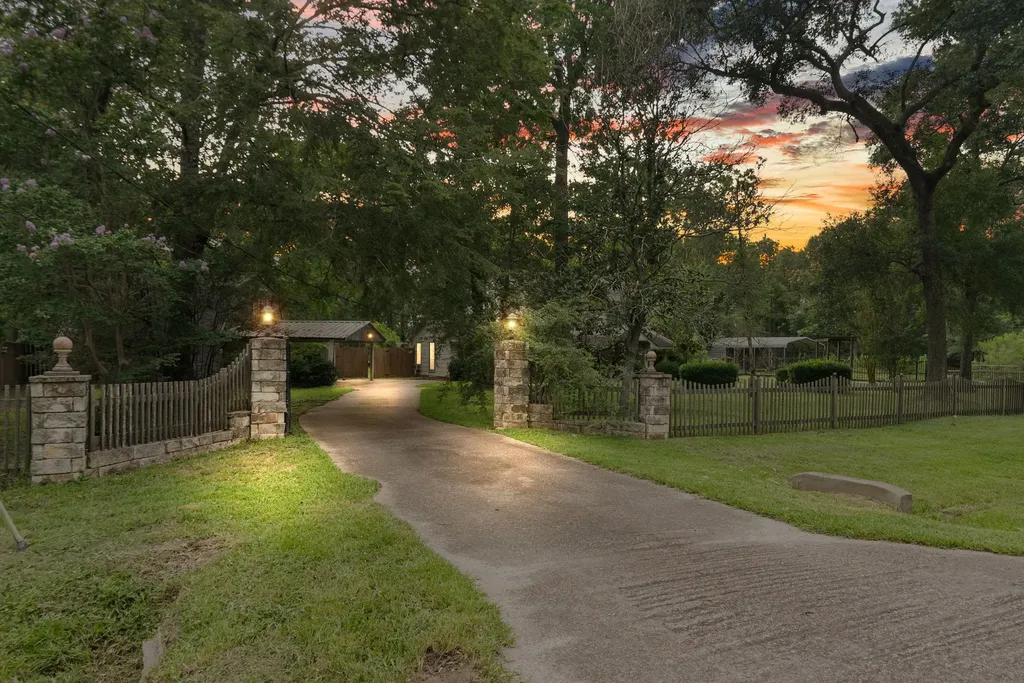 64 County Road 4321 Dayton TX 77535