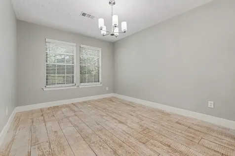 34 E Wandering Oak Drive The Woodlands TX 77381