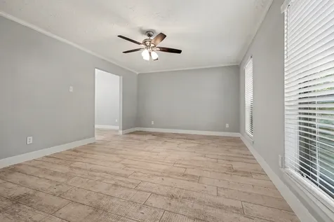 34 E Wandering Oak Drive The Woodlands TX 77381