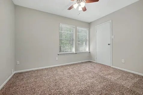 34 E Wandering Oak Drive The Woodlands TX 77381