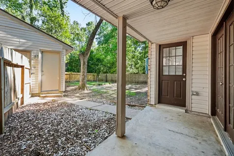 34 E Wandering Oak Drive The Woodlands TX 77381