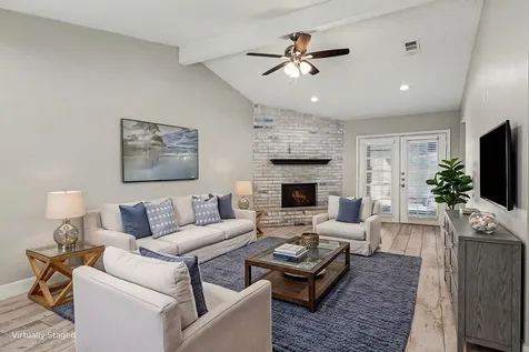 34 E Wandering Oak Drive The Woodlands TX 77381