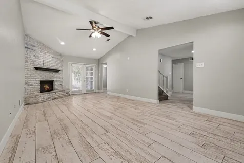 34 E Wandering Oak Drive The Woodlands TX 77381