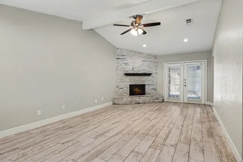 34 E Wandering Oak Drive The Woodlands TX 77381