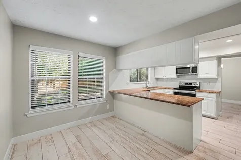 34 E Wandering Oak Drive The Woodlands TX 77381