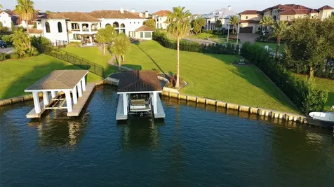 1303 Lakeway Drive Seabrook TX 77586