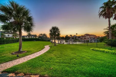 1303 Lakeway Drive Seabrook TX 77586