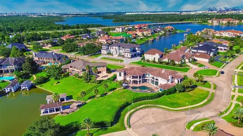 1303 Lakeway Drive Seabrook TX 77586
