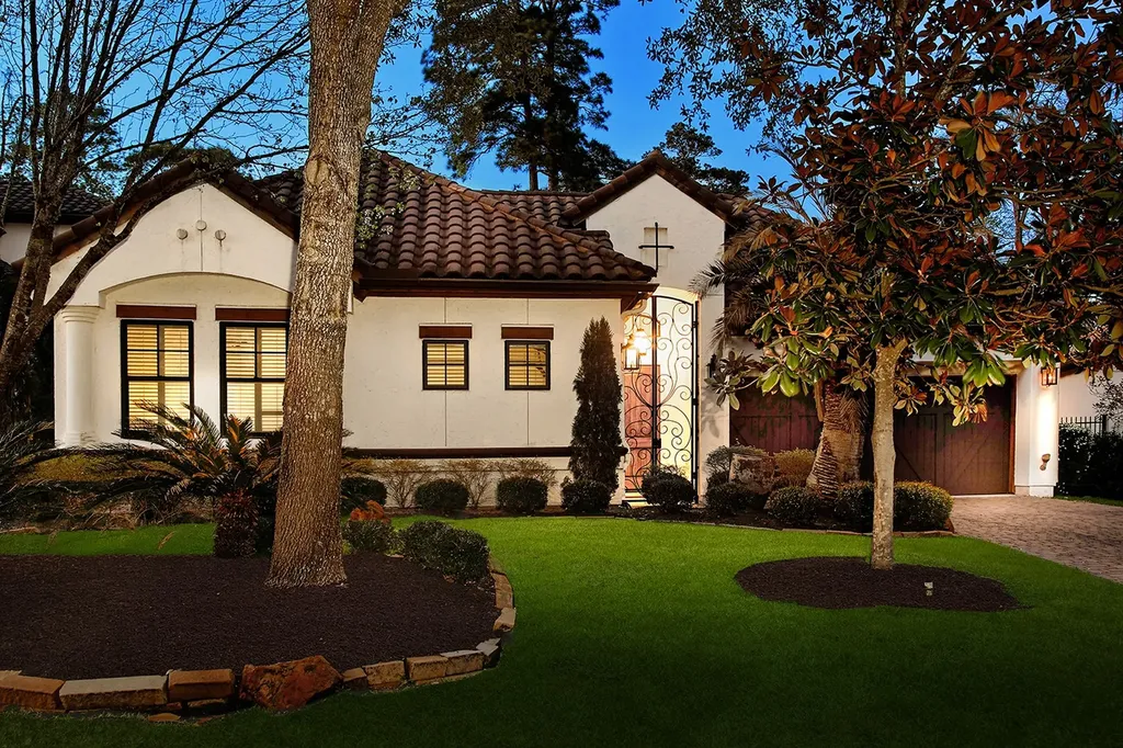 10 Moatwood Court The Woodlands TX 77382