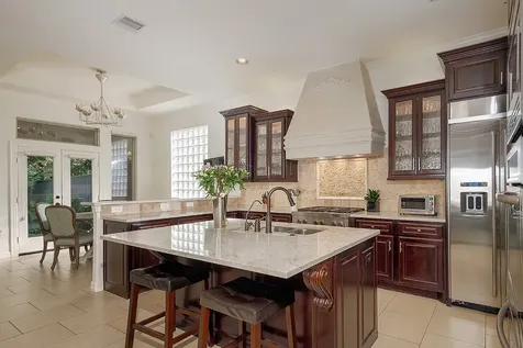 10 Moatwood Court The Woodlands TX 77382