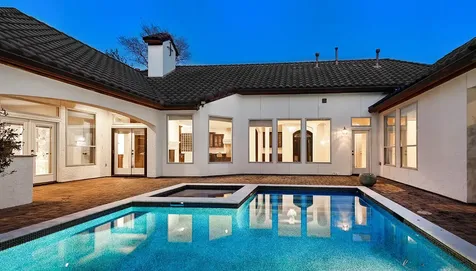 10 Moatwood Court The Woodlands TX 77382