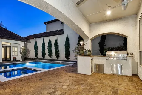 10 Moatwood Court The Woodlands TX 77382