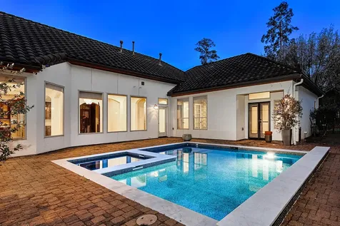 10 Moatwood Court The Woodlands TX 77382