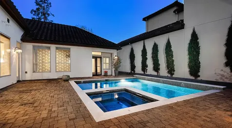 10 Moatwood Court The Woodlands TX 77382