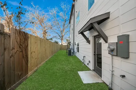 4804 Elysian Street A Houston TX 77009