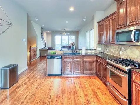 2325 Hutchins Street Houston TX 77004