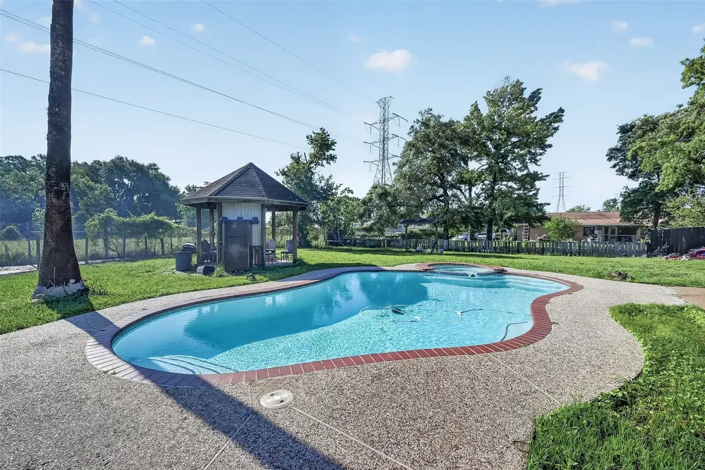 621 Elsbeth Street Channelview TX 77530