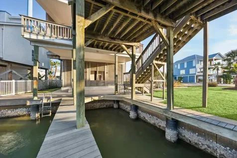 1854 Tiki Drive Tiki Island TX 77554