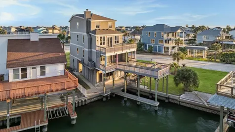 1854 Tiki Drive Tiki Island TX 77554