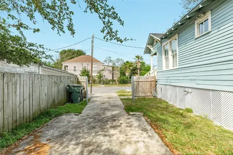 1516 37th Street Galveston TX 77550