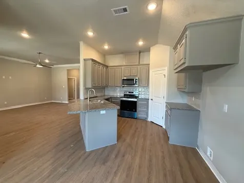 1031 S Anderson Street Angleton TX 77515