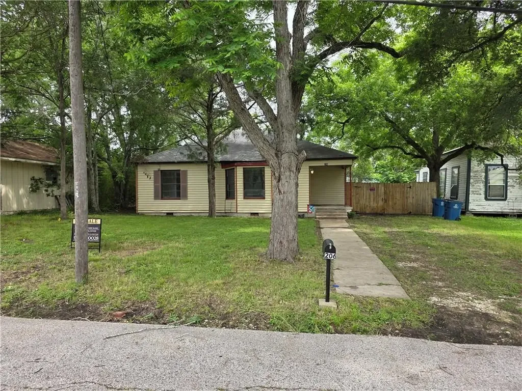 206 Gibbs Street Navasota TX 77868