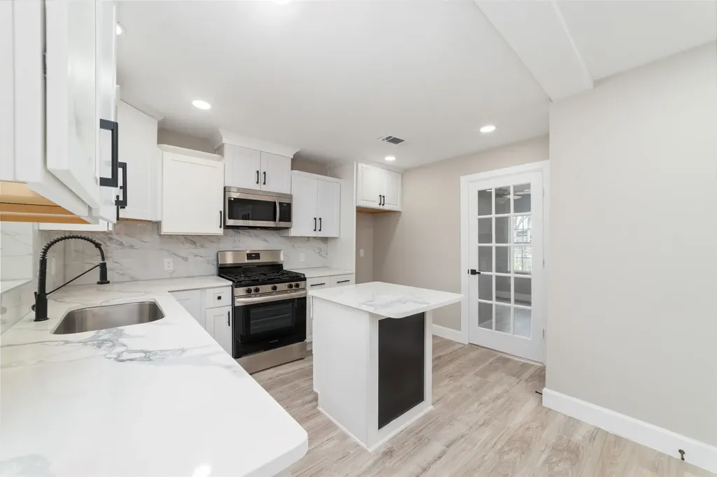 1416 E Avenue B Bay City TX 77414