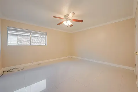 2121 Fountain View Drive 22 Houston TX 77057