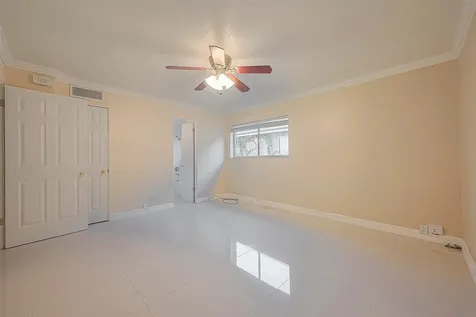 2121 Fountain View Drive 22 Houston TX 77057