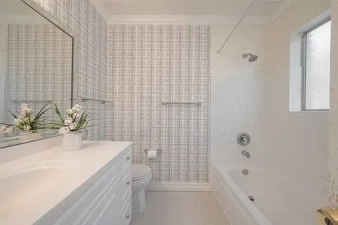 2121 Fountain View Drive 22 Houston TX 77057