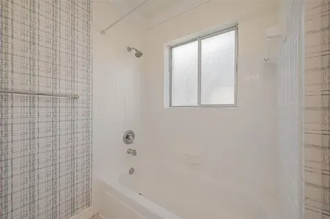 2121 Fountain View Drive 22 Houston TX 77057