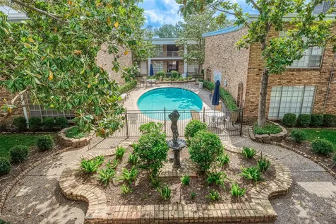 2121 Fountain View Drive 22 Houston TX 77057