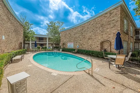 2121 Fountain View Drive 22 Houston TX 77057
