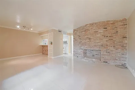 2121 Fountain View Drive 22 Houston TX 77057