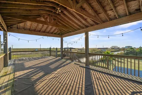 1112 Mabry Street Gilchrist TX 77617