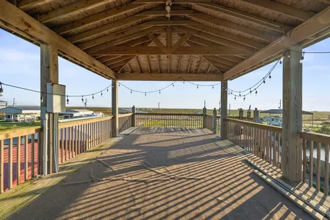 1112 Mabry Street Gilchrist TX 77617