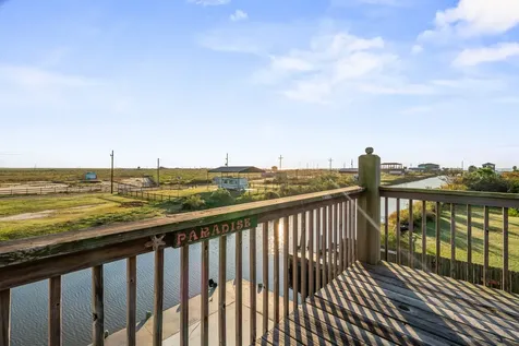 1112 Mabry Street Gilchrist TX 77617
