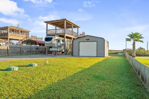 1112 Mabry Street Gilchrist TX 77617