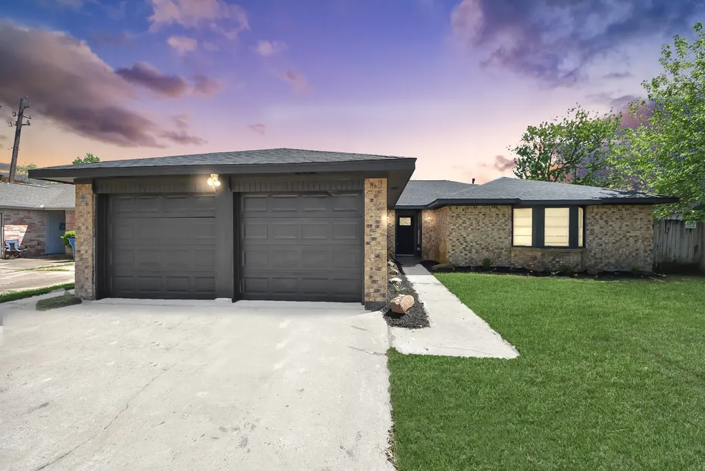 205 Cole Street Webster TX 77598