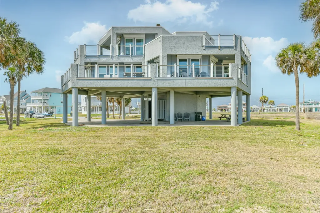 18611 W De Vaca Lane Galveston TX 77554